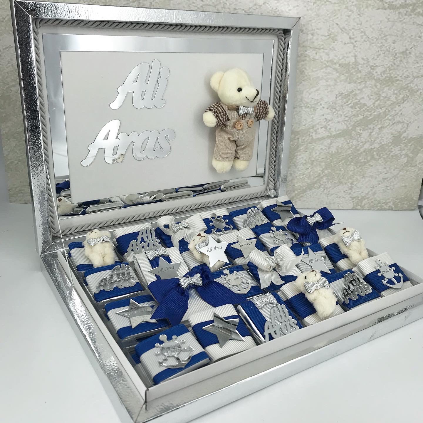 erkek bebek cikolatasi - suslu ayicikli karton kutudanbsp nbsp48 ad cikolatali - saks mavisi - beyaz kurdale 